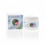 Facial creams whose composition based on natural elements allows its use 24 hours a day.